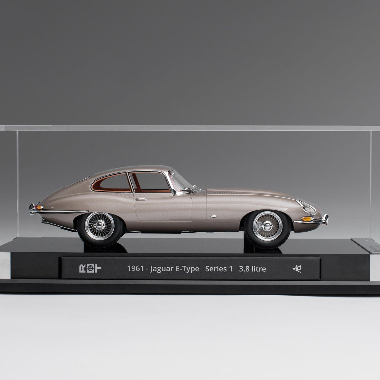 Amalgam Jaguar E-Type Coupe 1:18 Scale Model