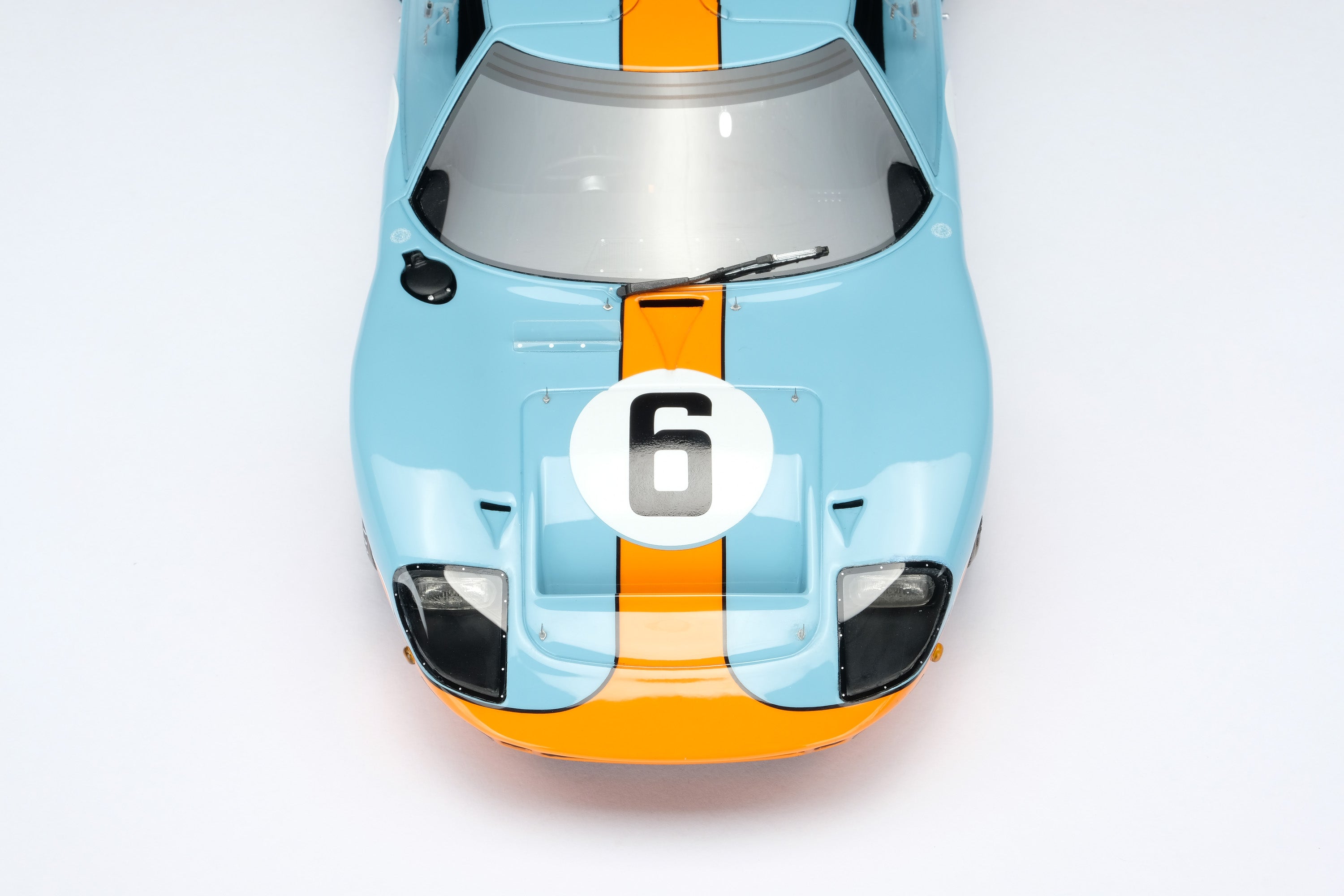 JOUEFエボリューション製 フォードＧＴ４０ 　１９６９ル・マン優勝　1/18 IMG_1153-550x733.jpg